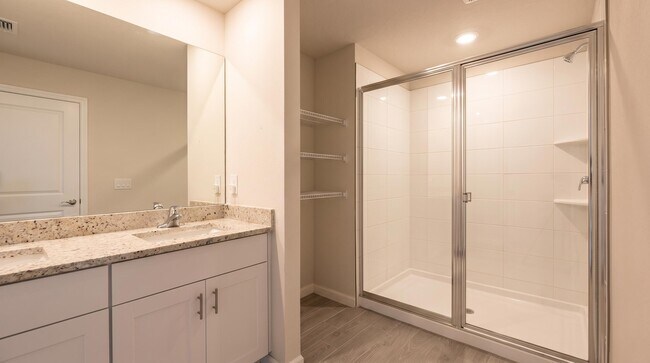 Photo - 5784 SE Edgewater Cir