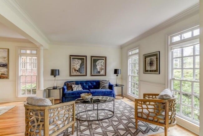 Photo - 704 Longleaf Dr NE