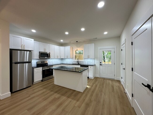Photo - Gorgeous townhome on Candlers Mt! Close to LU.