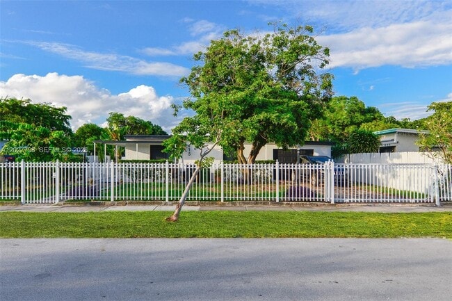 Photo - 415 NW 133rd St