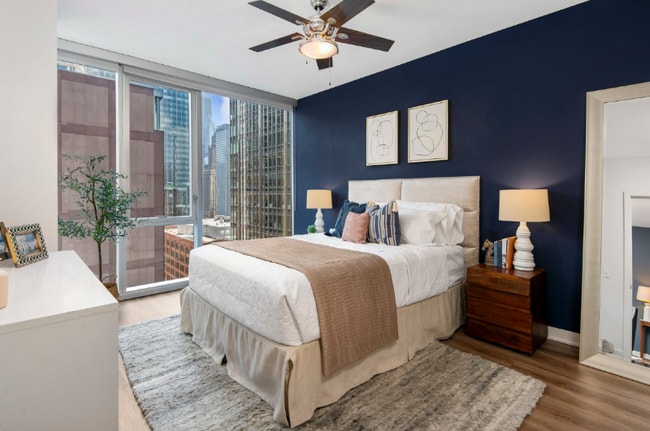 Photo - 160 W Kinzie St