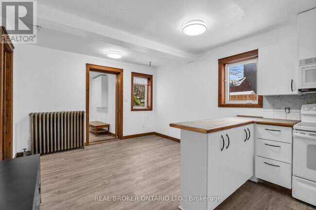 Photo - UNIT B - 18 FIRST AVENUE