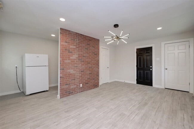 Photo - 1747 Wroxton Ct Unit 6