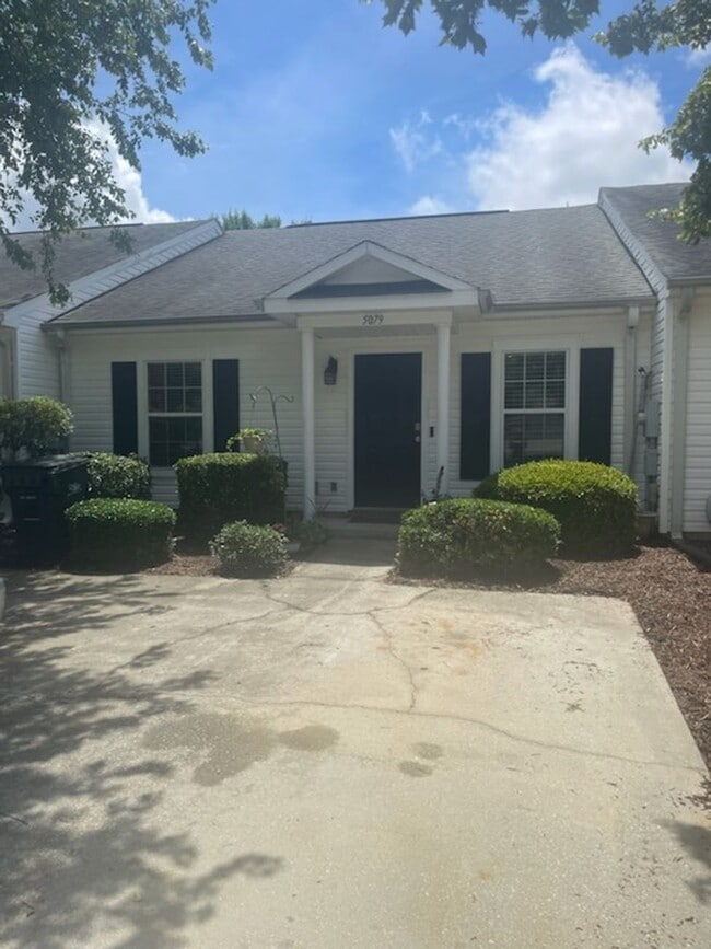 Photo - Charming Townhome Close to Medical, Shopping, and Dining