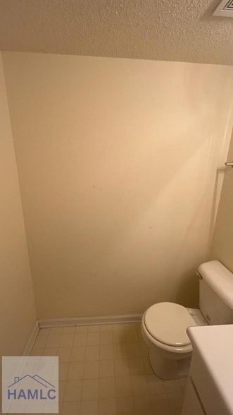 1100-8E Pineland Ave