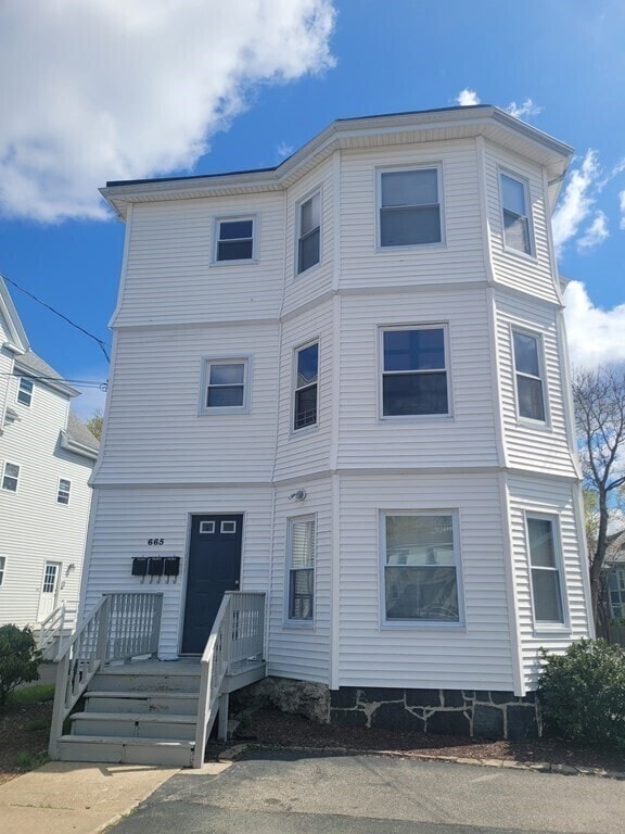 Building Photo - 665 Washington St Unit 2