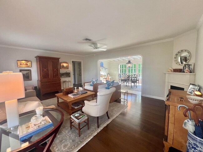 Photo - 230 Colonial Ln