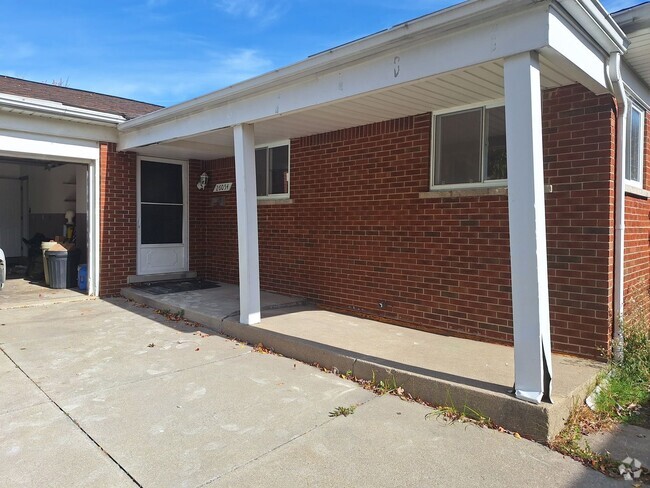 Building Photo - Perfect family home