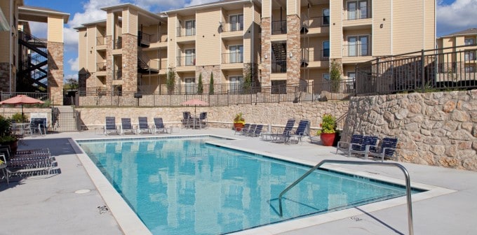 Resort-Style Pool with Sundeck – Patriot Ridge Apartments in Dallas, TX