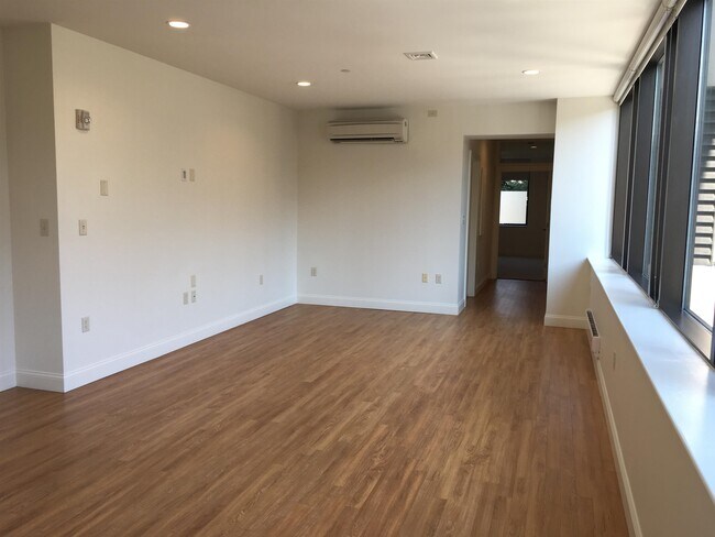 Photo - 875 Elm St Unit 212