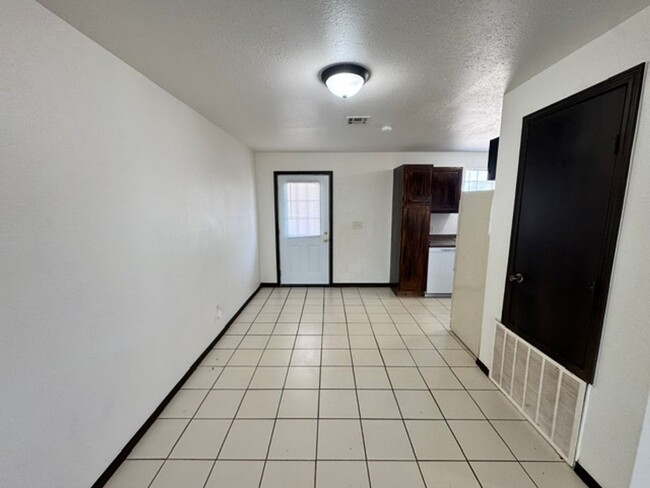 Photo - 749 SW 13th St