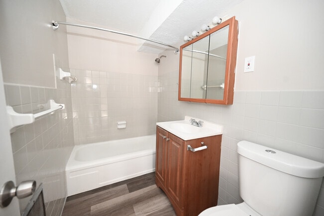 Full Bathroom - Michael Towers