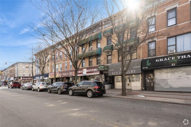 Building Photo - 57-48 Myrtle Ave Unit 2nd Floor Rental