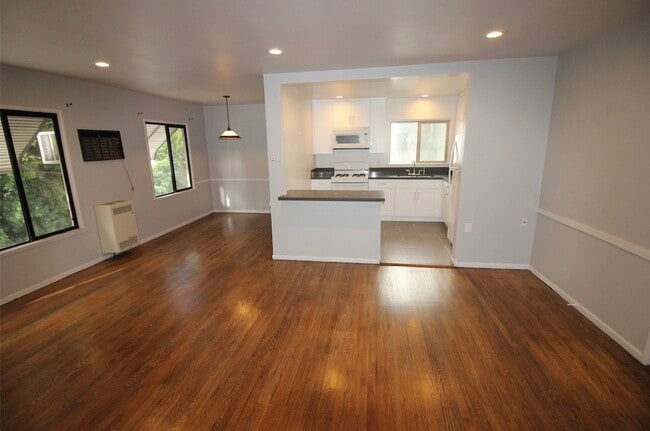 Building Photo - 5055 Laurel Canyon Blvd Unit 5