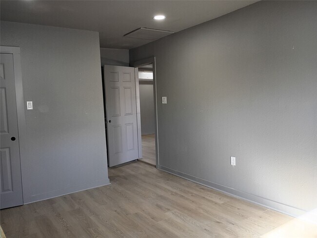 Photo - 5617 Malmedy Rd