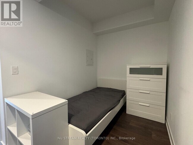 Photo - 501 Yonge St Unit 1710