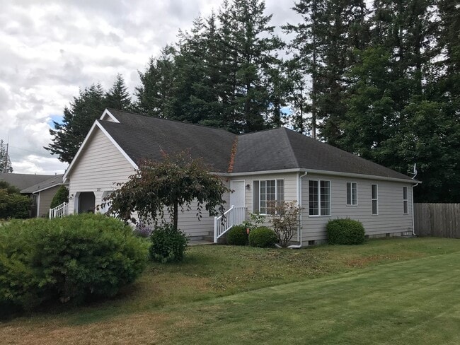 Building Photo - ROB- 215 Vine Ct Unit B