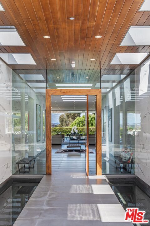 Photo - 2002 Loma Vista Dr