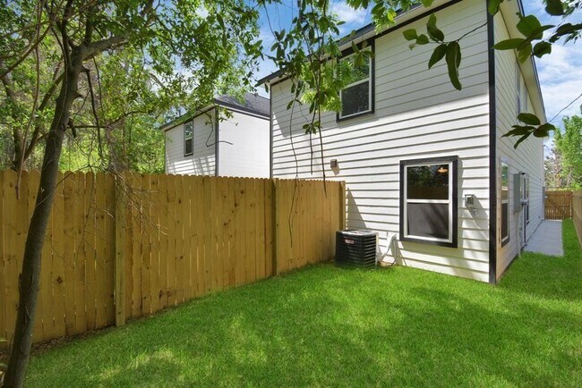 Photo - 6313 Sandra St