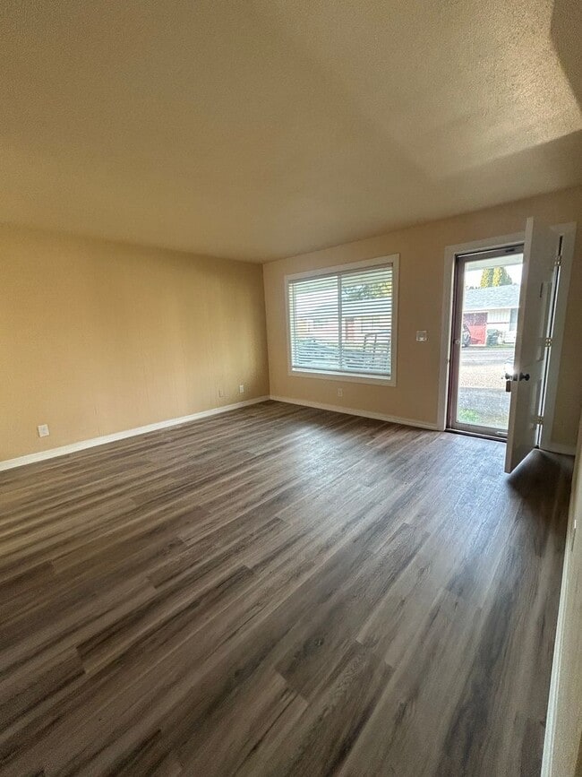 Photo - (766) Waverly Drive Albany - 2 Bedroom / 1 Bath Unit 1570