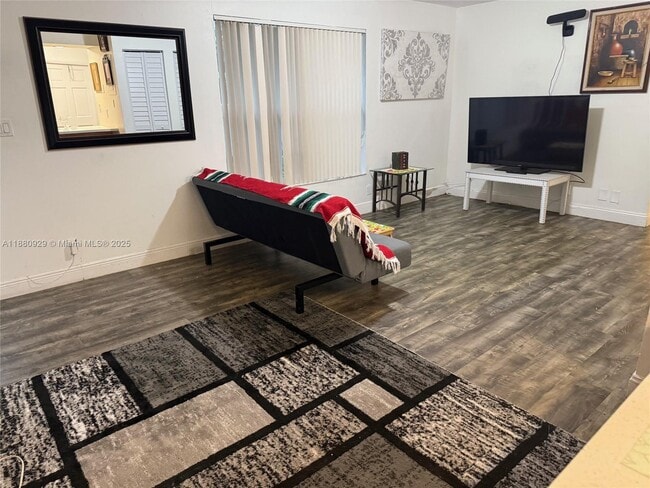 Photo - 2452 Madison St