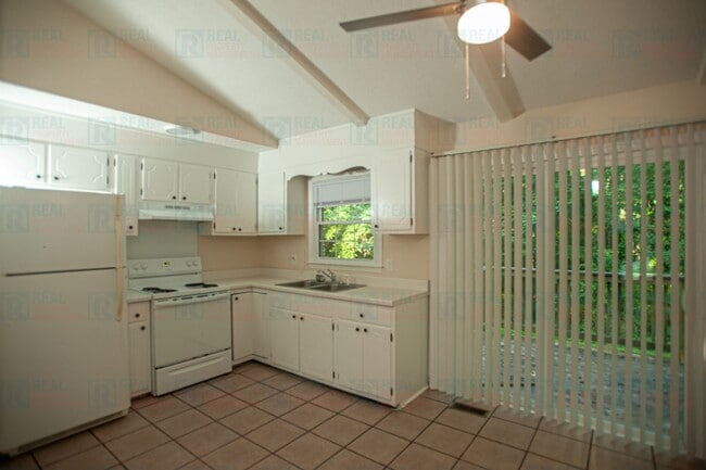 Photo - 8722 Rollingwood Rd