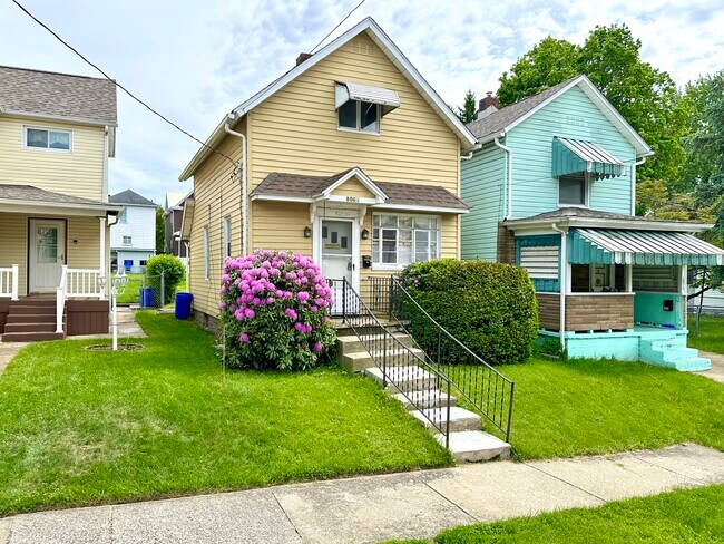 Photo - 806 1/2 Harrison St