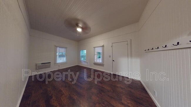 Photo - 648 Reeds Ave
