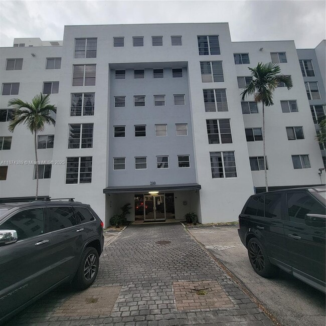 Building Photo - 210 SW 11th St Unit 308 Rental
