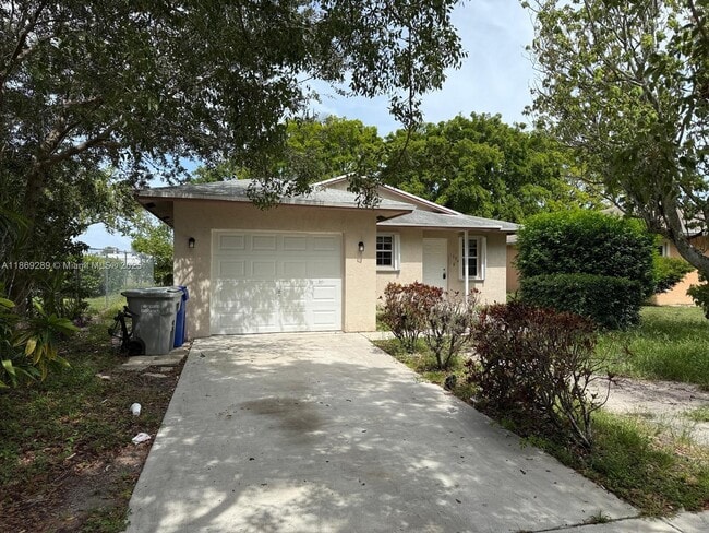 Photo - 1592 NW 7th Terrace Casa