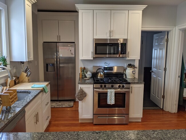 Building Photo - 113 3rd St Unit 2