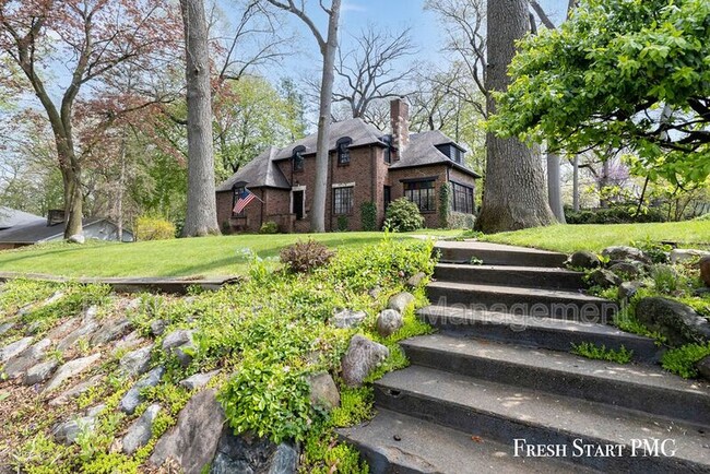 Photo - 28 Woodmer Ln House