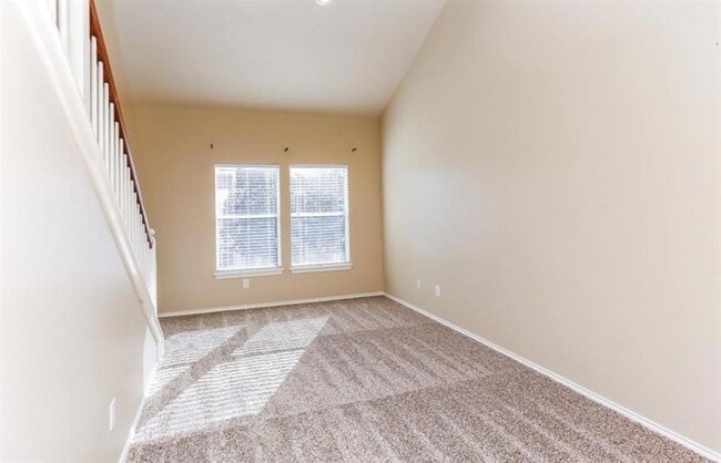 Photo - 730 Redwing Pl Dr