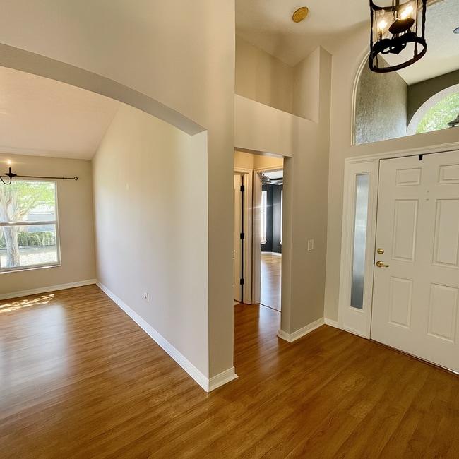 Photo - 4707 Wessex Way