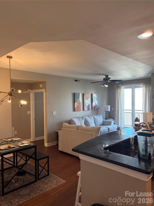 718 W Trade St Unit 707