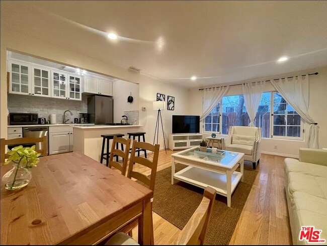 Photo - 834 Lincoln Blvd Unit 1