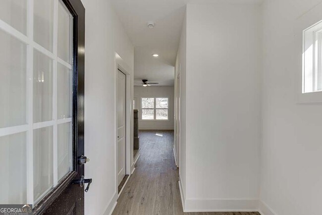 Photo - 585 Clayton St