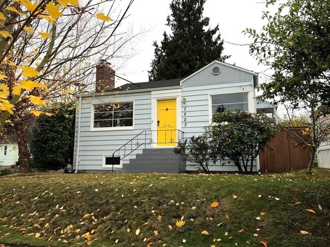 Building Photo - Charming 2+ bedroom , 2 bath , finished ba...