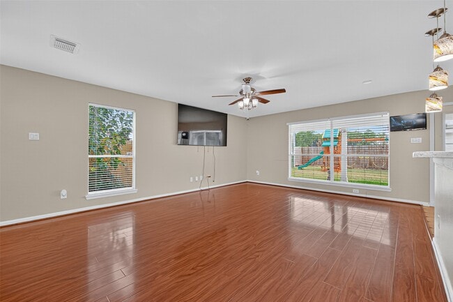 Photo - 647 Hollandbridge Ln