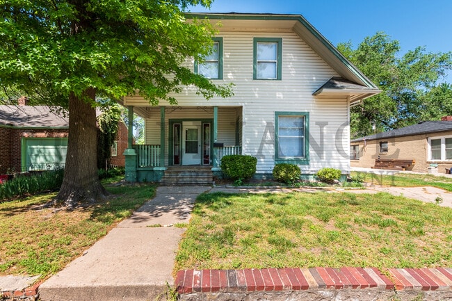 Building Photo - 1923 N Burns Ave