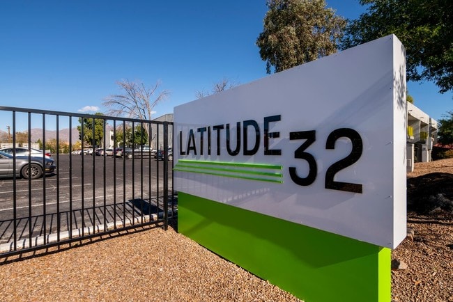 Photo - Latitude 32