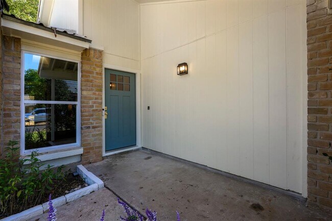 Photo - 1114 Stoneoak Ln