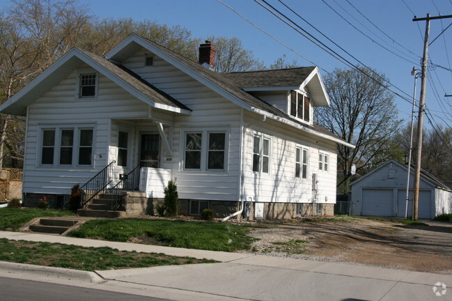 Building Photo - 515 W 6th St Rental