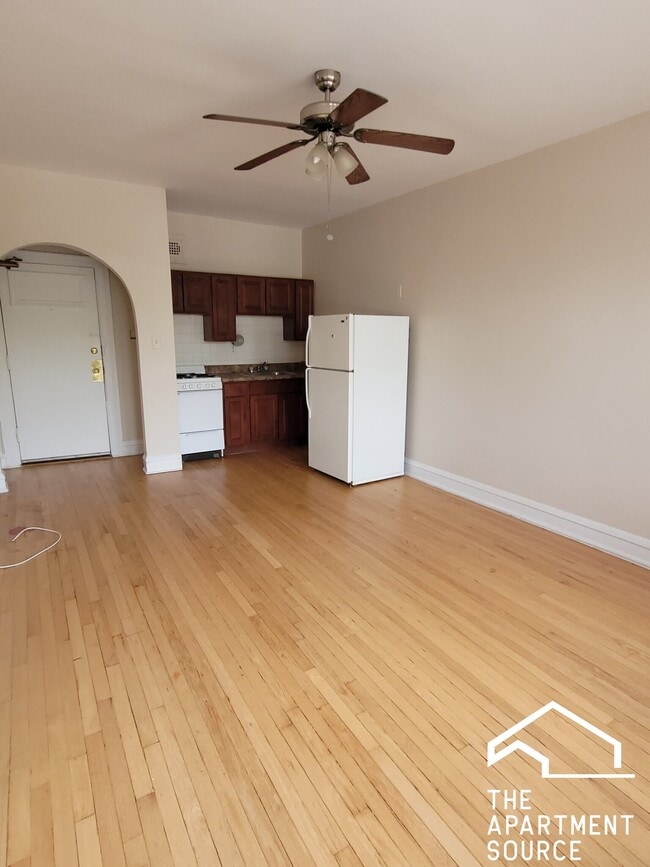 Building Photo - 1140 W Morse Ave Unit 204