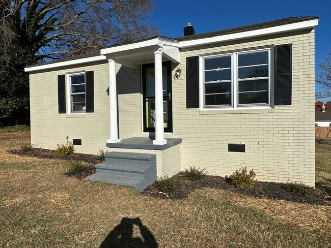 Photo - 103 W Hill St