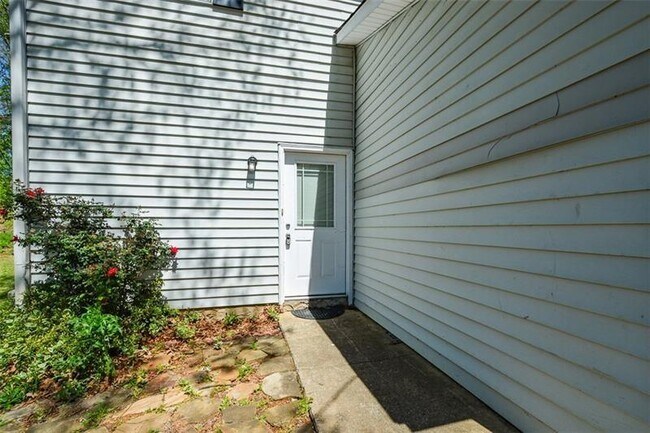 Photo - 160 Timber Creek Ln SW