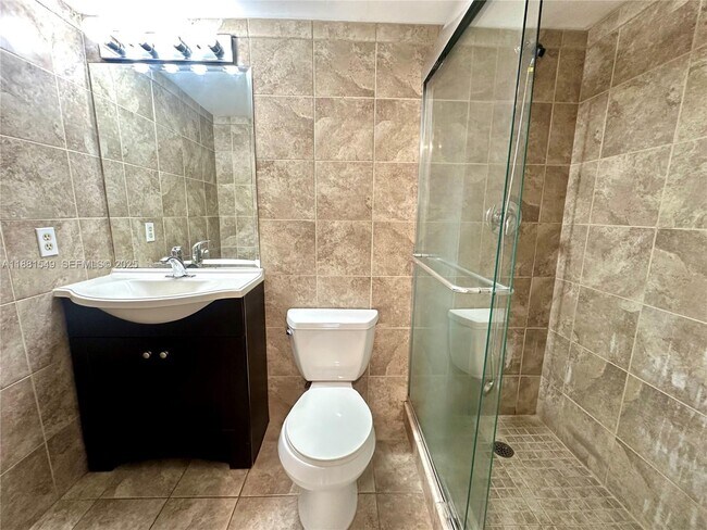 Building Photo - 250 Layne Blvd Unit 216