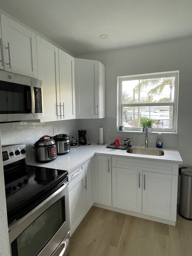 Photo - 2520 SW 27th St Apartments Unit #3