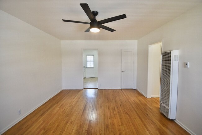 Photo - 6308 Vineland Ave Unidad 05