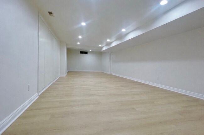 Photo - 2 Lytton Blvd Unité Bloor